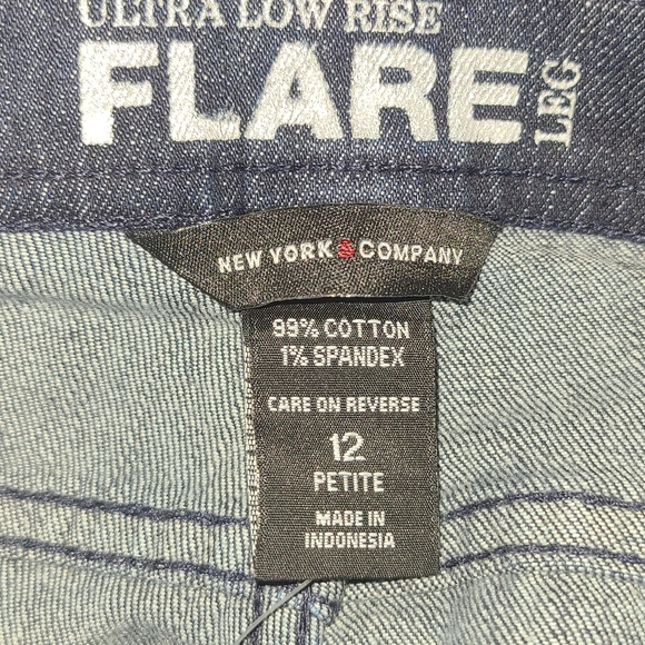 New York & Company Low-Rise Flare Jeans - Picture 5 of 6